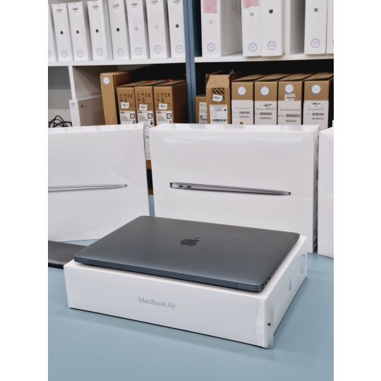 Macbook air M1 13in 16/256 99% 