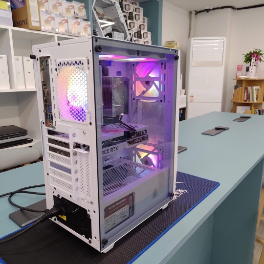 PC 99% R5-5600/16GB/256GB/RTX4060ULTRA/700W